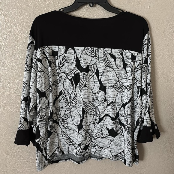 Alfred Dunner Women’s Floral Top, Black/White, Petite XL - Picture 5 of 5